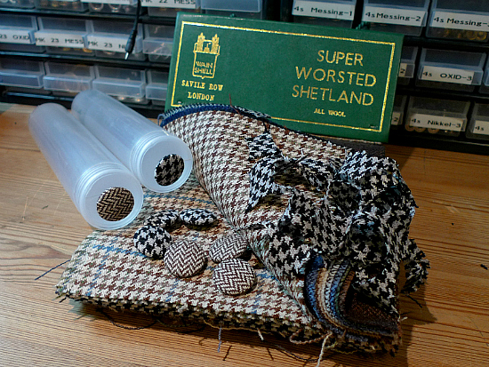 Trukne knapper i tweed Trukne knapper i tweed