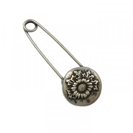 Kiltnåler i sølvfarget metall