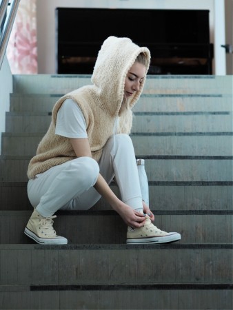 Deilig WEEKDAY SLEEVELESS HOODIE & SHORTS