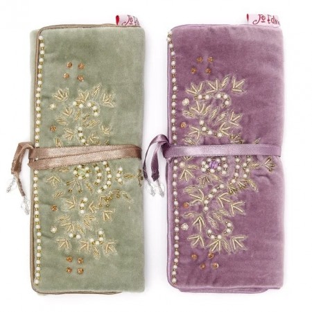 Smykke etui i fløyel med broderi